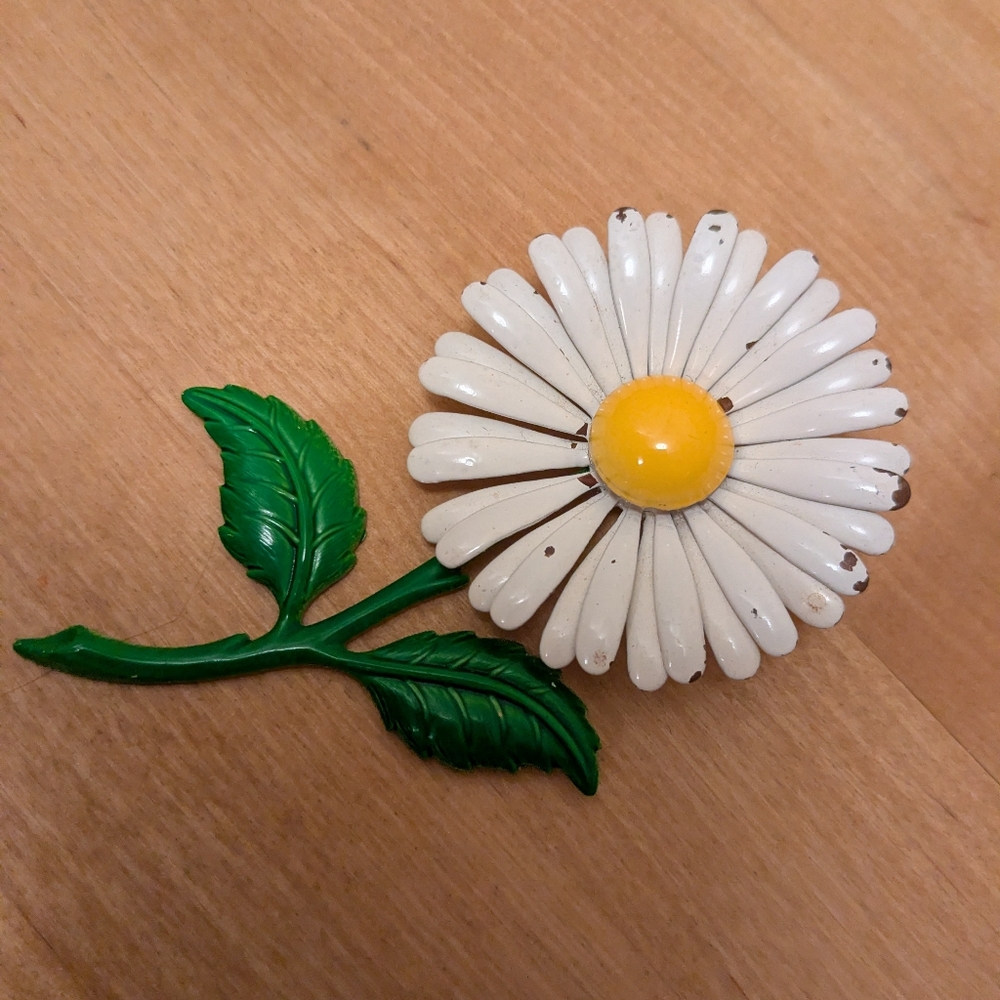 Daisy 🌼 Vintage Brooch Pin 60s 70s Flower Power Hippy Peace Retro